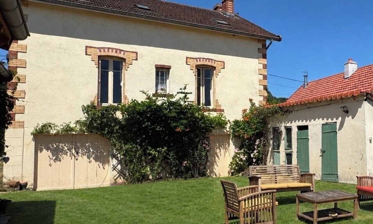 Ecuisses House | Maison Henriette | Charming vacation rental with a view - Sleeps 8