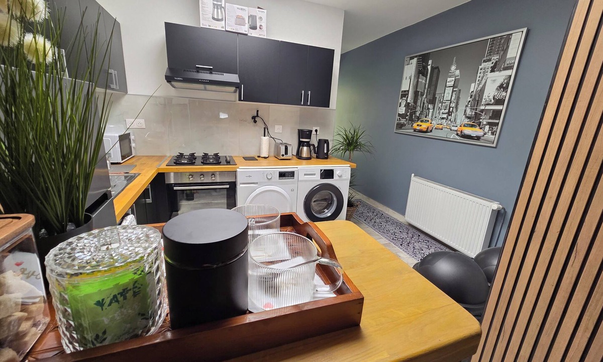 Roubaix House | MAISON LA SOURCE; with 4 bedrooms, a kitchenette (rented separately), and a garden.