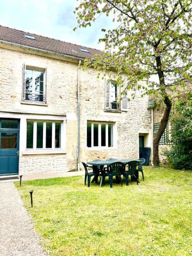 Senlis House | Maison Le Clos des Cerfs by La Boîte En Plus