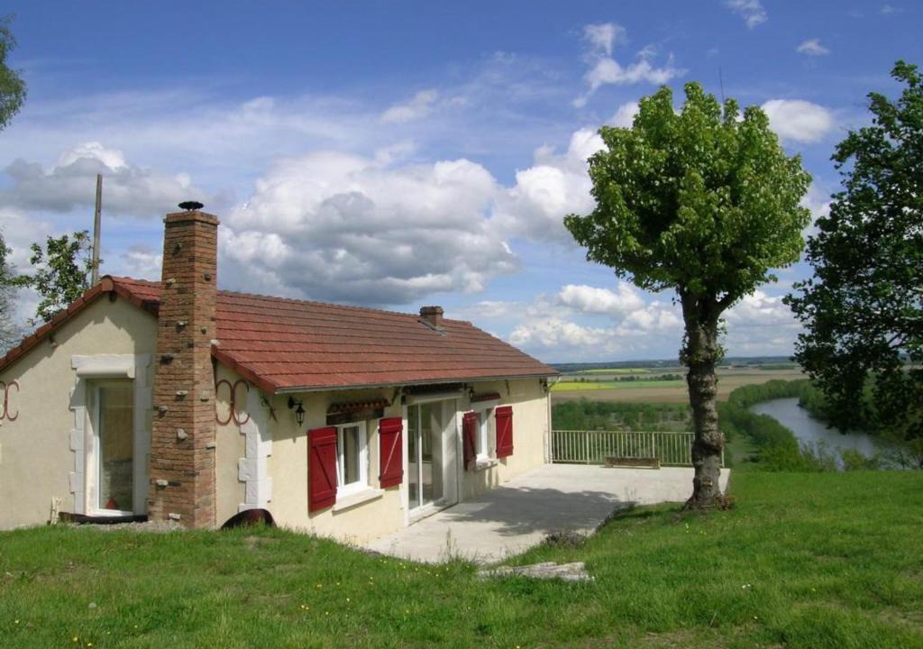 Monetay-sur-Allier House | Maison rénovée près de l'Allier avec grand jardin - FR-1-489-110