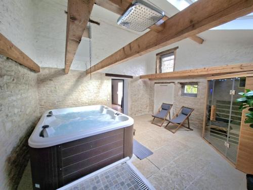 Ruffey-les-Beaune House | Maison spacieuse climatisée, spa et pétanque pour 6 pers