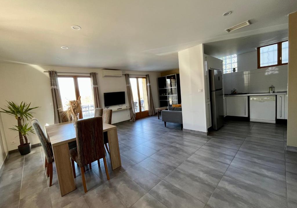 Saint-Symphorien-d'Ozon House | Maison spacieuse avec grand jardin et parking à 20 min de Lyon