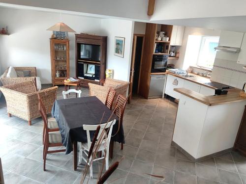 Le Tour-du-Parc House | Maison spacieuse, calme près de la plage - 12 pers. - FR-1-639-117