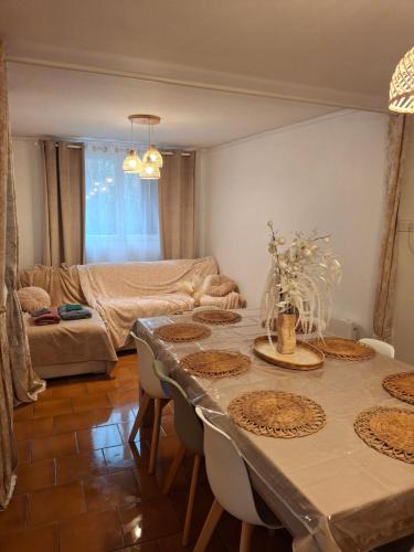 Saint-Cyran-du-Jambot House | maison village 3 chambres 30 minutes du zoo de beauval