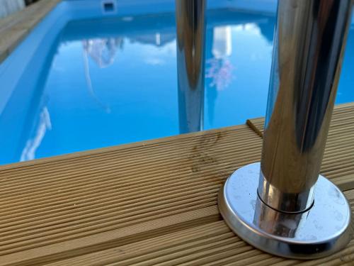 Creuzier-le-Vieux Ski Chalet | Maisonnette avec Jardin, Piscine, Netflix