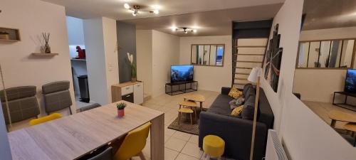Surgeres Apartment | Maisonnette design Le Cosy - Marché à 3mn à pied - Parking gratuit à 50m - Amazon Prime -