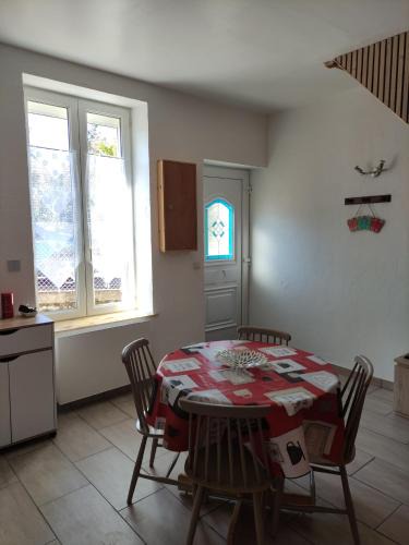 Cosne-Cours-sur-Loire House | Maisonnette rénovée proche du centre ville