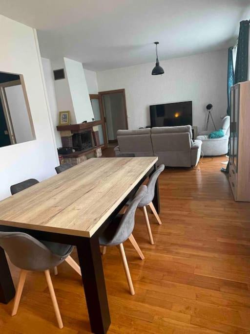 Aubusson Apartment | Manornella, beaux volumes, grand garage idéal Mas du Clos