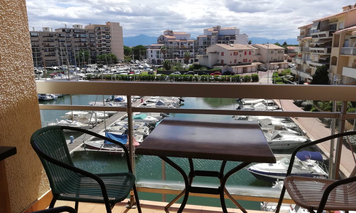 Le Port Apartment | Marina CANET appart. 4/7 persons - balcony and tropézienne - 2 bathrooms - WI-FI