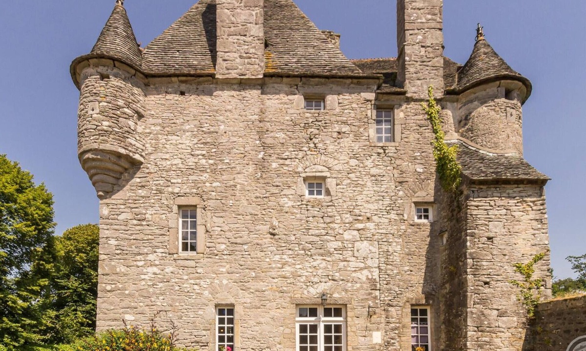 Bricquebosq Cottage | Medieval castle for a historic stay in Bricquebosq