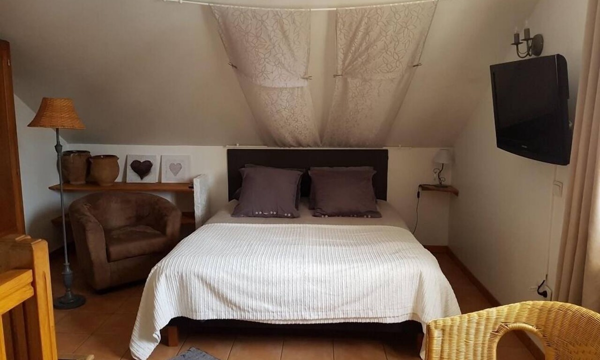 Gap Cottage | Meublé N°1 - La Mansarde-Duplex-Ensuite with Shower-Apartment-Garden view