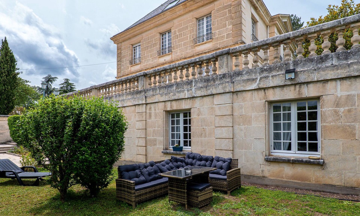 Millau Apartment | Millau apartment in bourgeois house