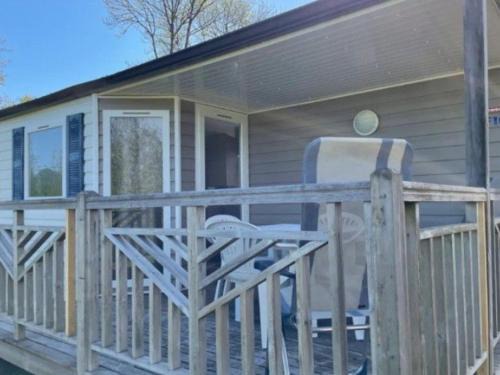 Banes Other | Mobil home confortable avec terrasse pour 4 personnes - API-1-52-583