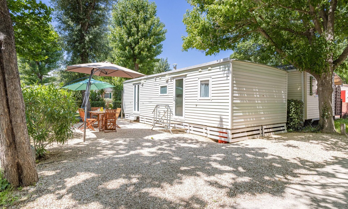 Plage d'Argeles House | Mobile Home at Camping Le Front De Mer – Excludes Camping Fees – Shared Pool & Air Conditioning