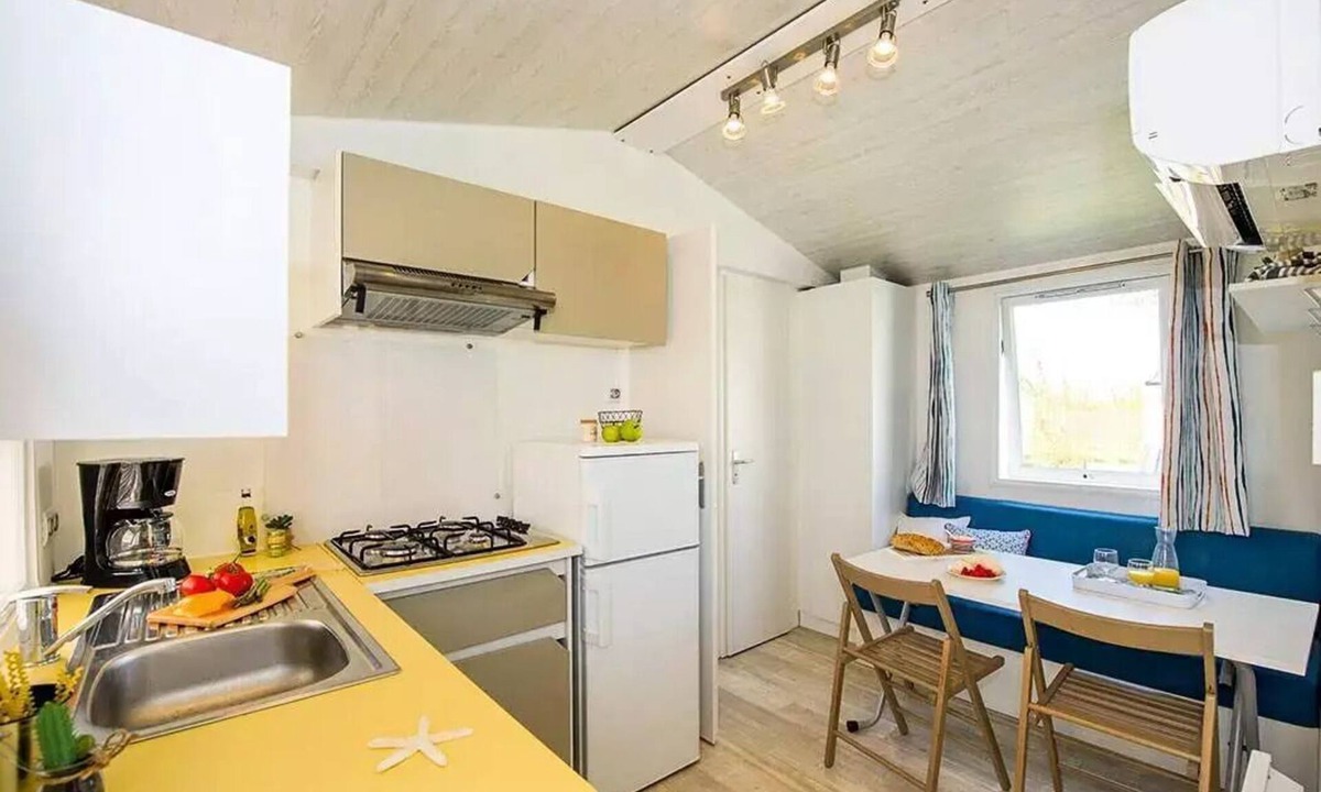Locunole House | Mobile Home | Classic | 2 Bedrooms | 4 Guests | Raised Deck