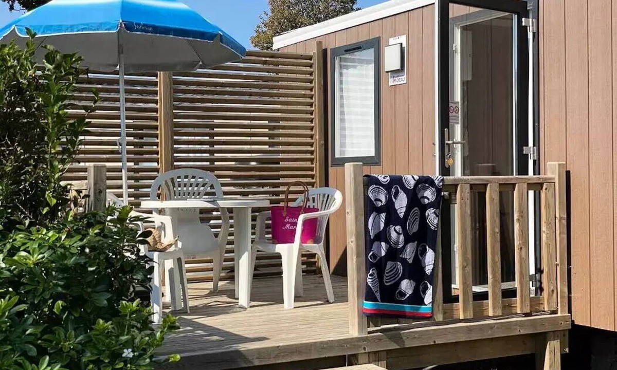 Combrit House | Mobile Home | Comfort | 1 Bedroom | 2 people | Raised Deck | TV