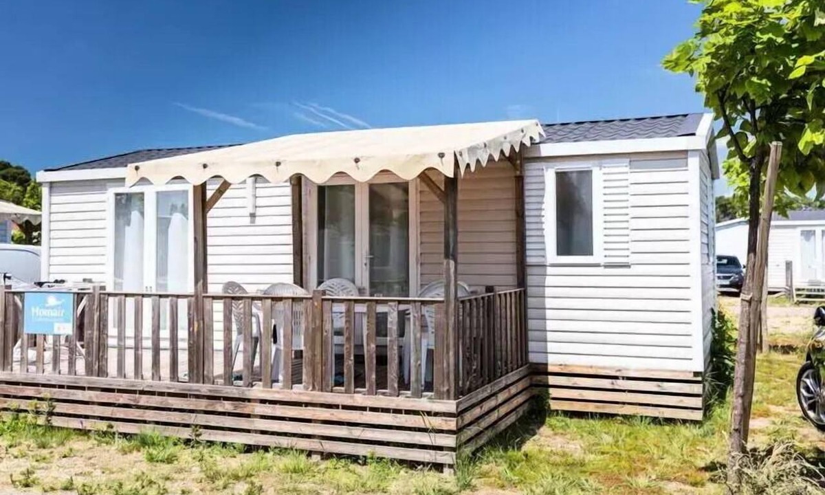 Millau House | Mobile Home | Comfort | 2 Bedrooms | 4–6 people | Raised Deck | A/C