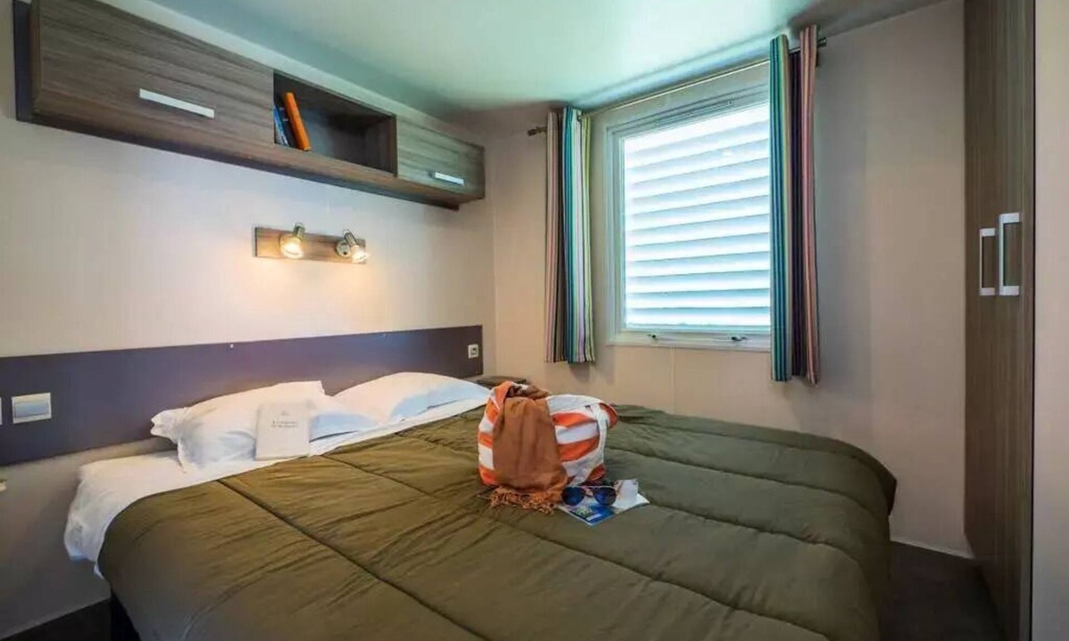 Villereal House | Mobile Home | Comfort | 2 Bedrooms | 4 People | Raised Deck | TV