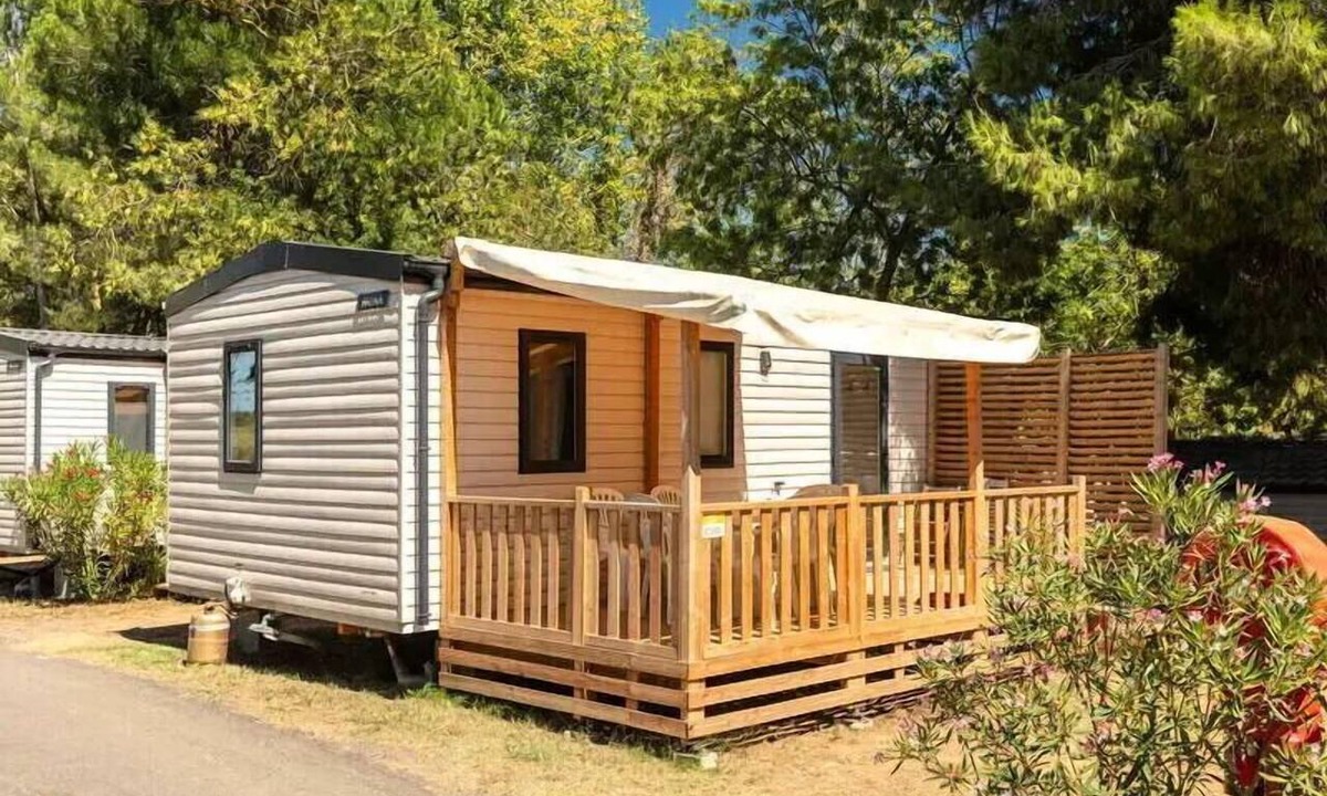 Millau House | Mobile Home | Comfort | 3 Bedrooms | 6 Guests | Raised Deck | A/C