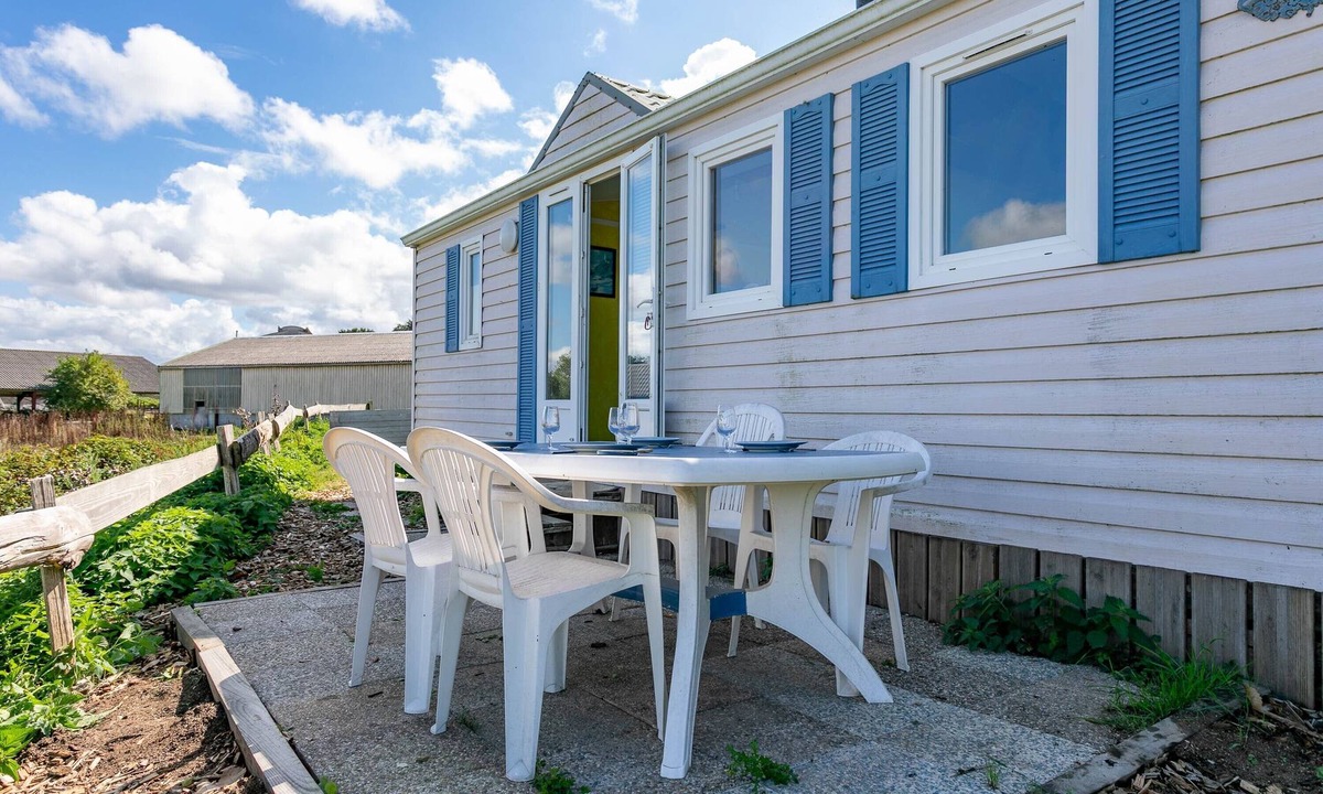 Coatascorn House | Mobile Home 'Entre Terre Et Mer' with Private Terrace and Private Garden