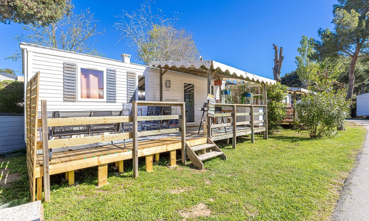 Le Port House | Mobile Home 'Family's Dream P16 La Marina' with Shared Pool, Private Terrace and Air Conditioning
