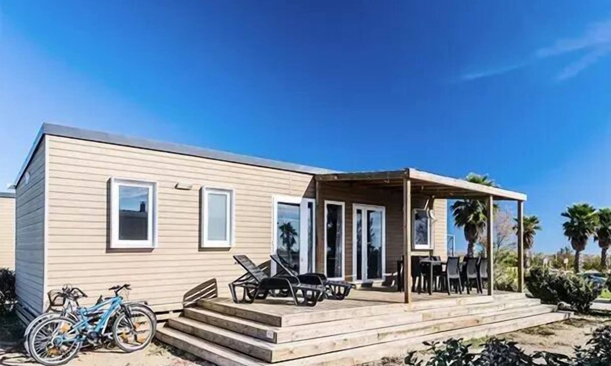 Torreilles-Plage House | Mobile Home | Premium Exclusive | 3 Bedrooms | 6 guests | Raised Deck | A/C | TV