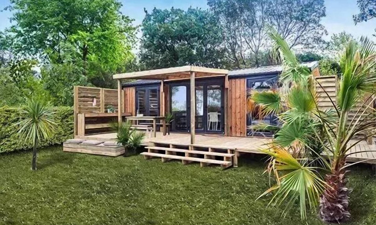Torreilles-Plage House | Mobile Home | Ultimate | 2 Bedrooms | 4 Guests | Raised Deck with Rain Shower | A/C | TV