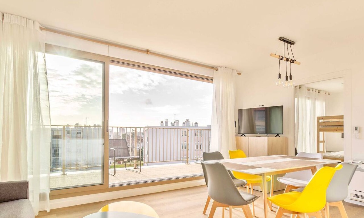Champigny-sur-Marne Apartment | Modern Apt with Balcony-6P-Close to Disney/Paris