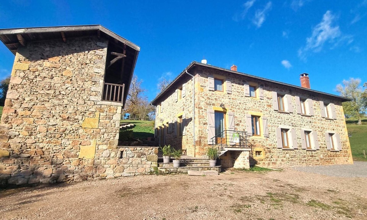 Belmont-de-la-Loire Cottage | Modern country house with pets allowed, terrace and internet