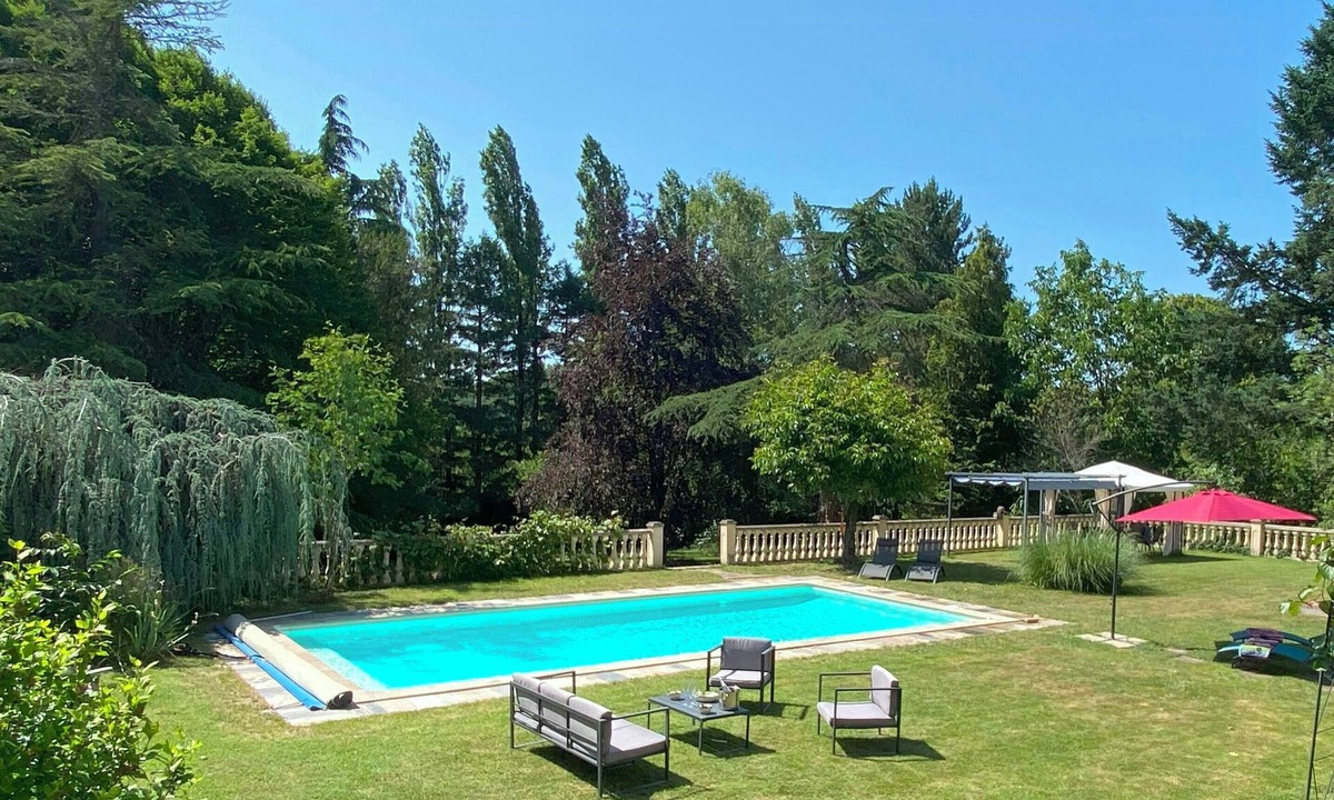 Cusset House | Modern gîte in the heart of Château de Champagnat