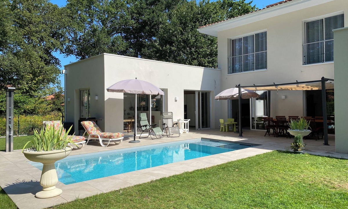 Soustons House | Modern house with swimming pool near the coast