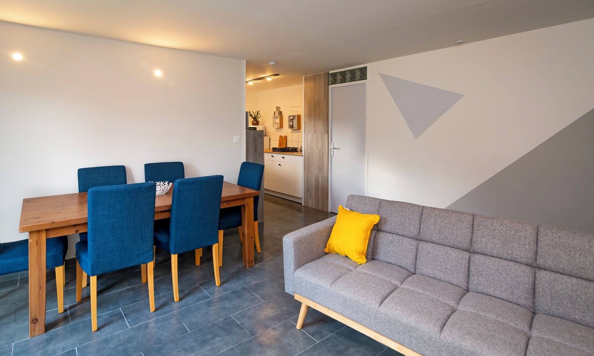 Laroque-des-Alberes Apartment | Modern, New, Stylish, 3 Bed, 2 Bath, Self Catering Gite. Private Garden & Pool!
