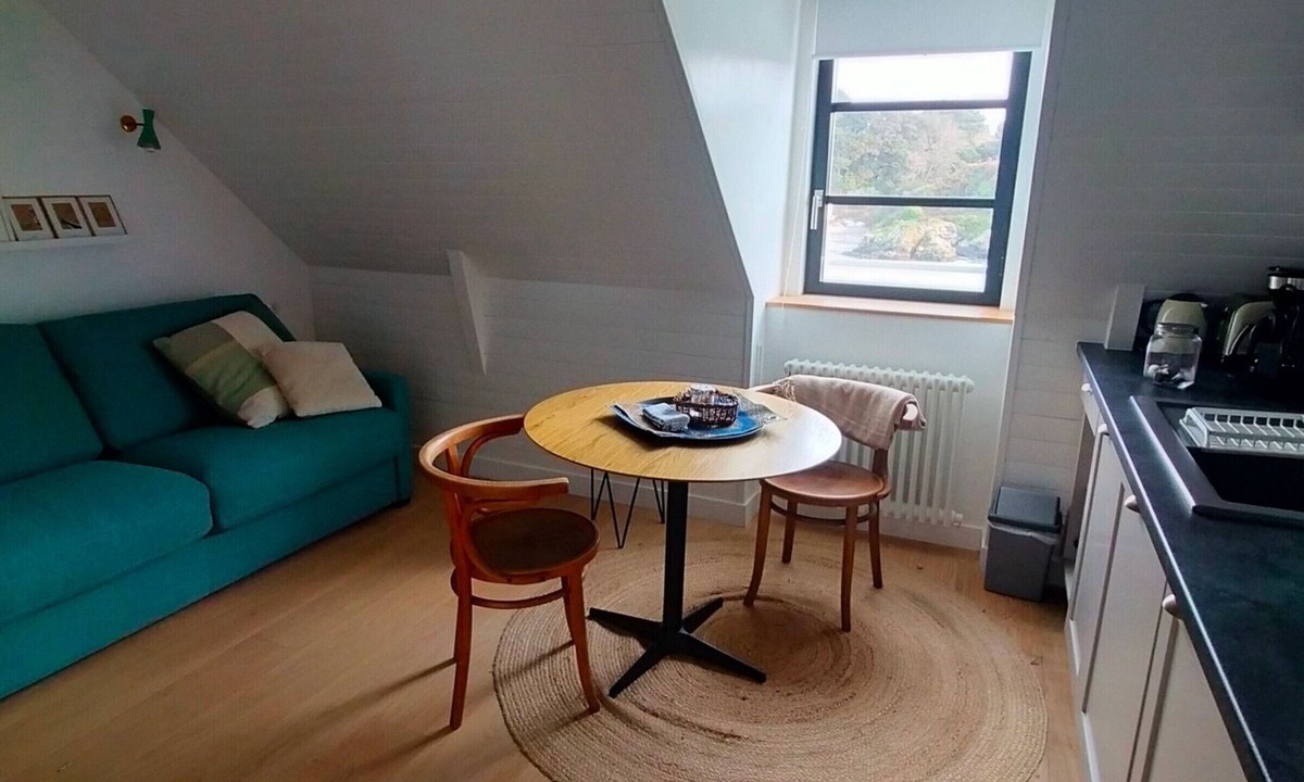 Sauzon Apartment | Modern Studio in Sauzon with Wifi Included