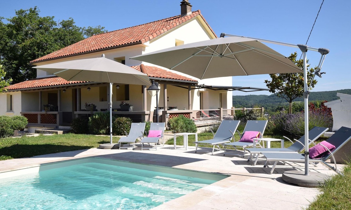 Vire-sur-Lot House | Modern villa amidst the vineyards with private pool