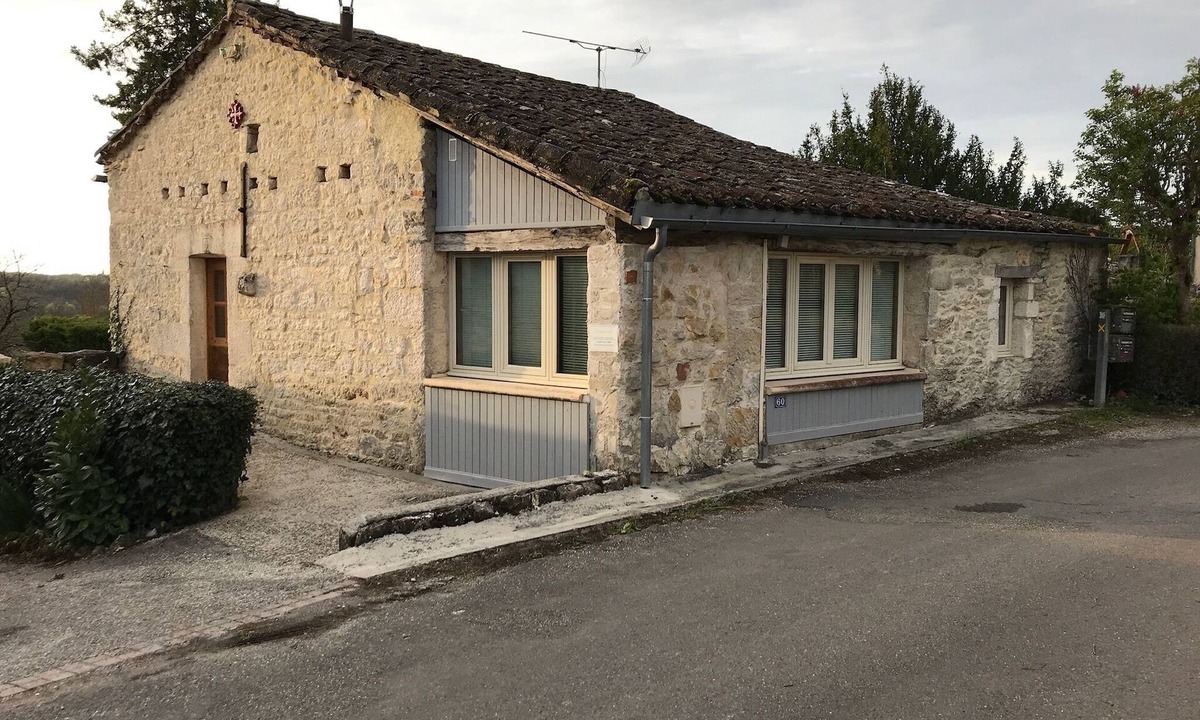 Lhospitalet House | MONTAT, 46 Lot, Quercy white. Small house with garden