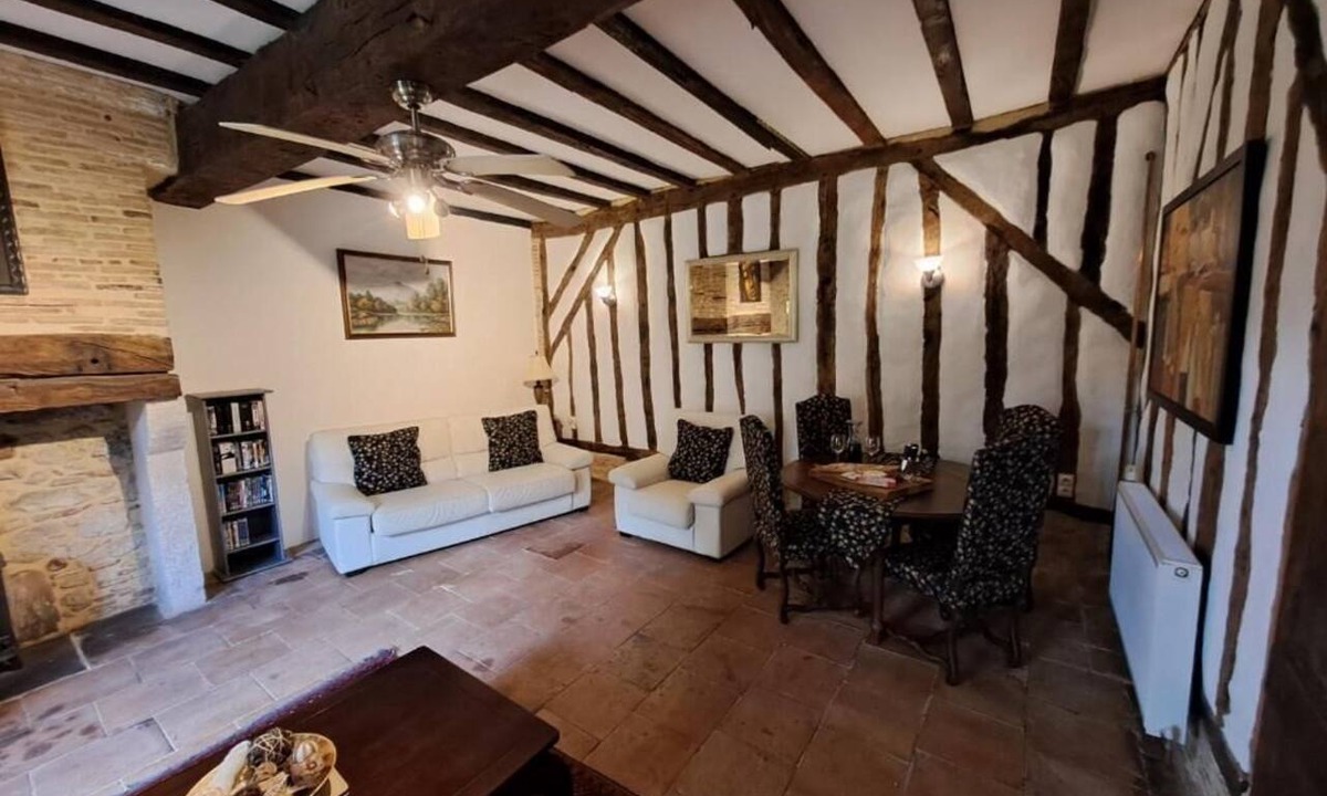 Le Fleix House | Mulberry Lodge 16th Century farmhouse in rural setting