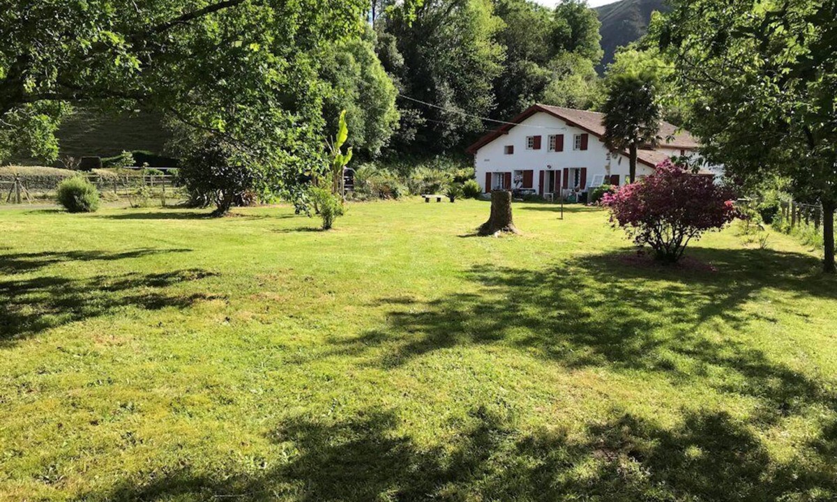 Itxassou Apartment | Nature gite (2 suites) near Espellette and Cambo les bains Pets welcome