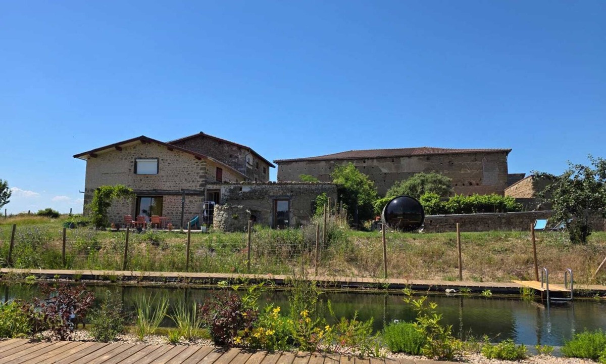 Augerolles Cottage | Nature gite, natural swimming pool, sauna, Nordic bath, farmhouse