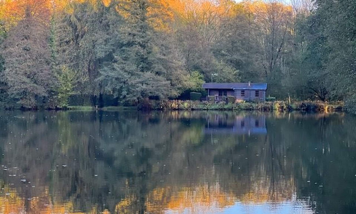 Dehault Ski Chalet | Nature Retreat: Lakeside Chalet with Fishing and Scenic Views