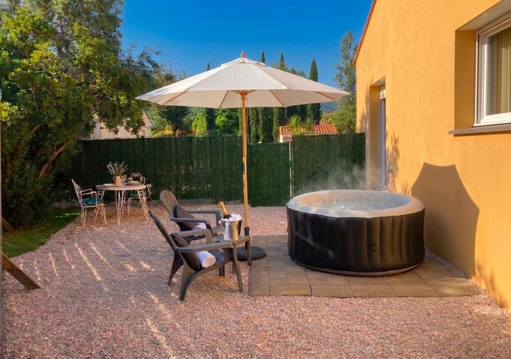 Maureillas-Las-Illas Apartment | New flat, Private hot tub, garden, AC near Argelès beaches