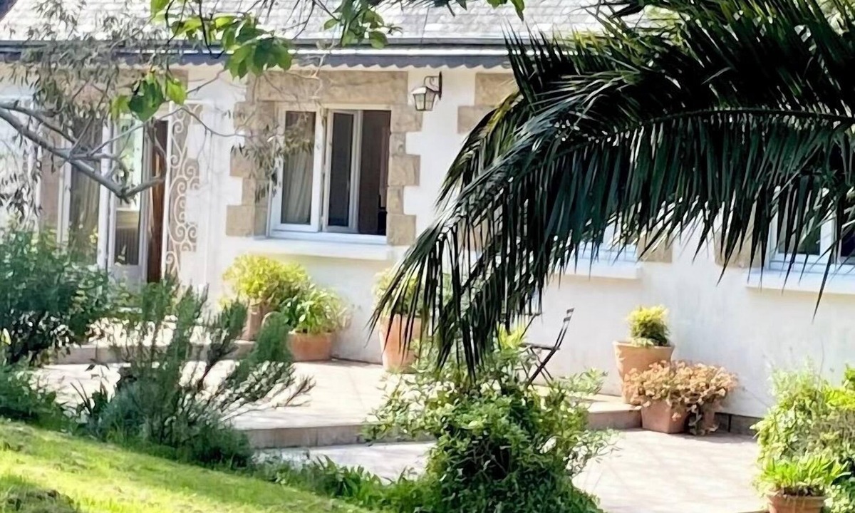 Paimpol House | Nice holiday home, swimming pool, beautiful garden, quiet, 400m from the sea