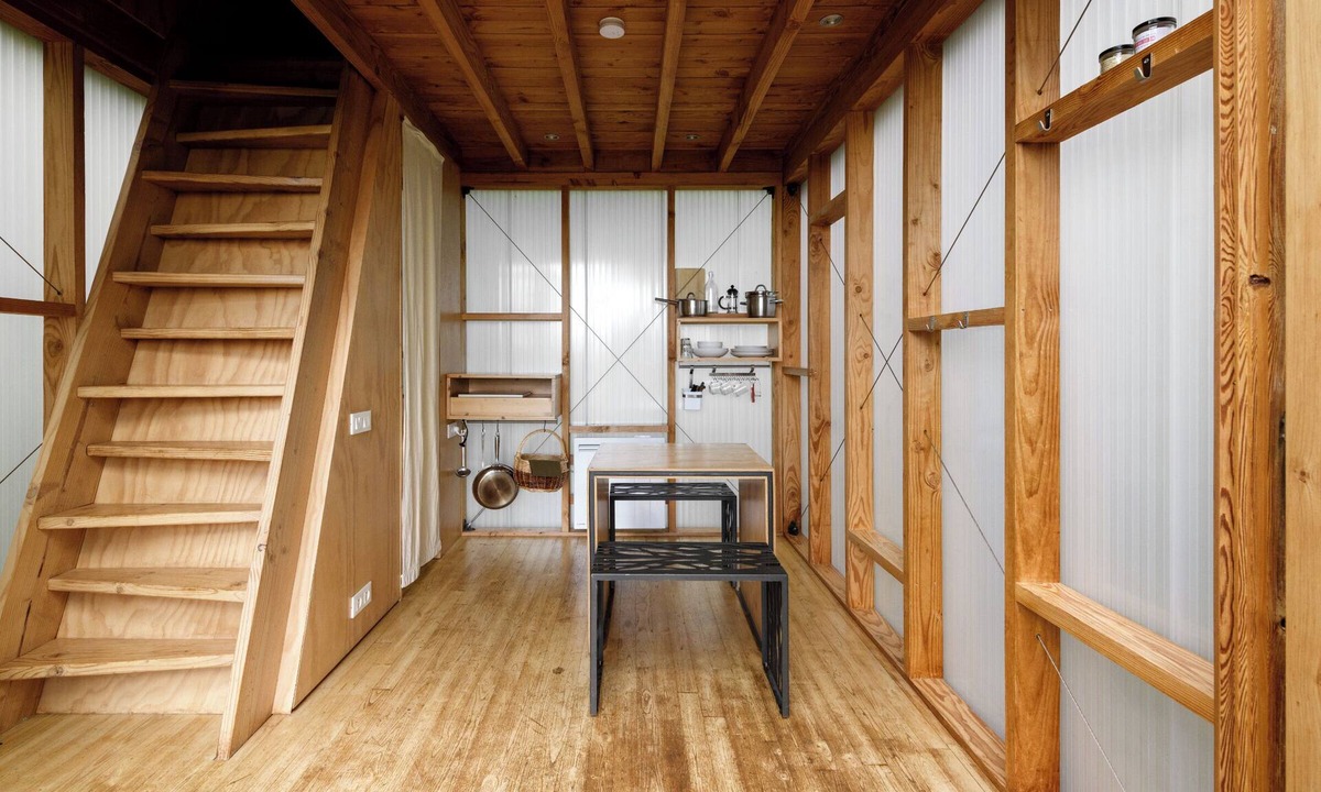 Manzat Cabin | Night Facing the Volcanoes