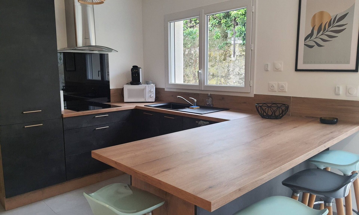 Montelimar Villa | Nouvelle Villa Provençale Calme, Proche du Centre