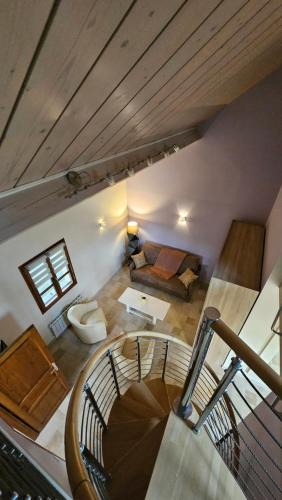 Bresse Revermont Ski Chalet | Nuit au milieu des champs ! Chiens non admis !
