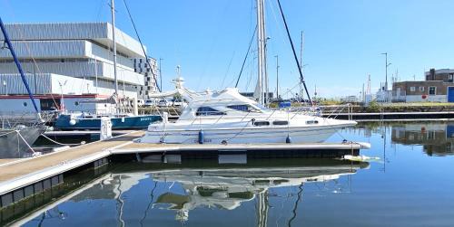 Saint-Charles du Port Boat Rental | nuit insolite sur un bateau
