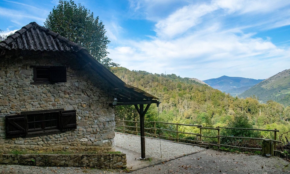 Licq-Atherey House | Oihaneko Etxea, the barn in the forest, in the Basque Country