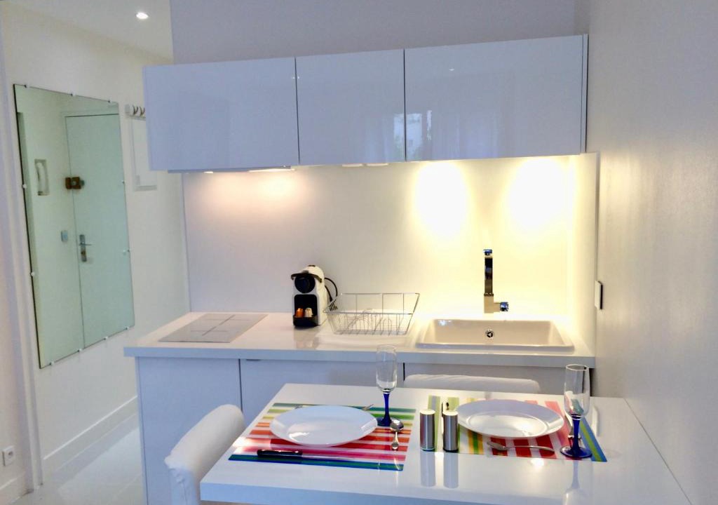 10th Arrondissement Apartment | Paris Canal Studio - Gare de l'Est