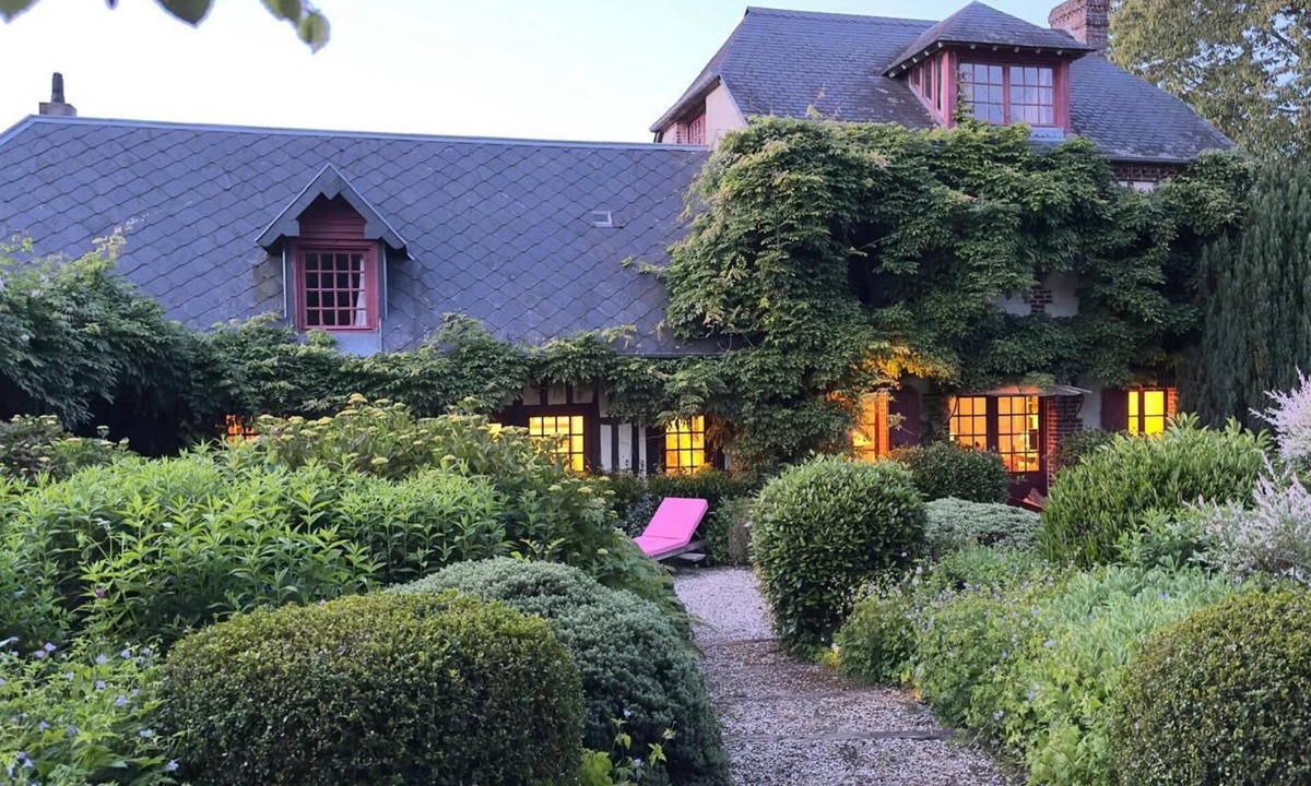 Le Brevedent House | Pays d'Auge, charming family home, very quiet, swimming pool, 20 mns Deauville.