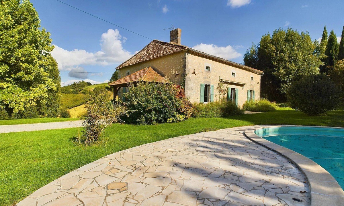 Beaugas House | Peace, views, comfort & charm in the French countryside