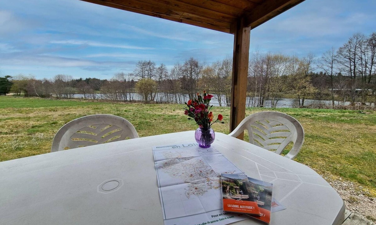 Usson-en-Forez Cottage | Peaceful chalet, pets allowed - 4 guests